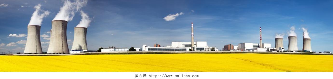蓝色天空下的捷克共和国杜科瓦尼核电站与油菜籽的黄金
